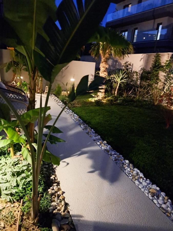 Apartment With Private Pool Split Exterior foto
