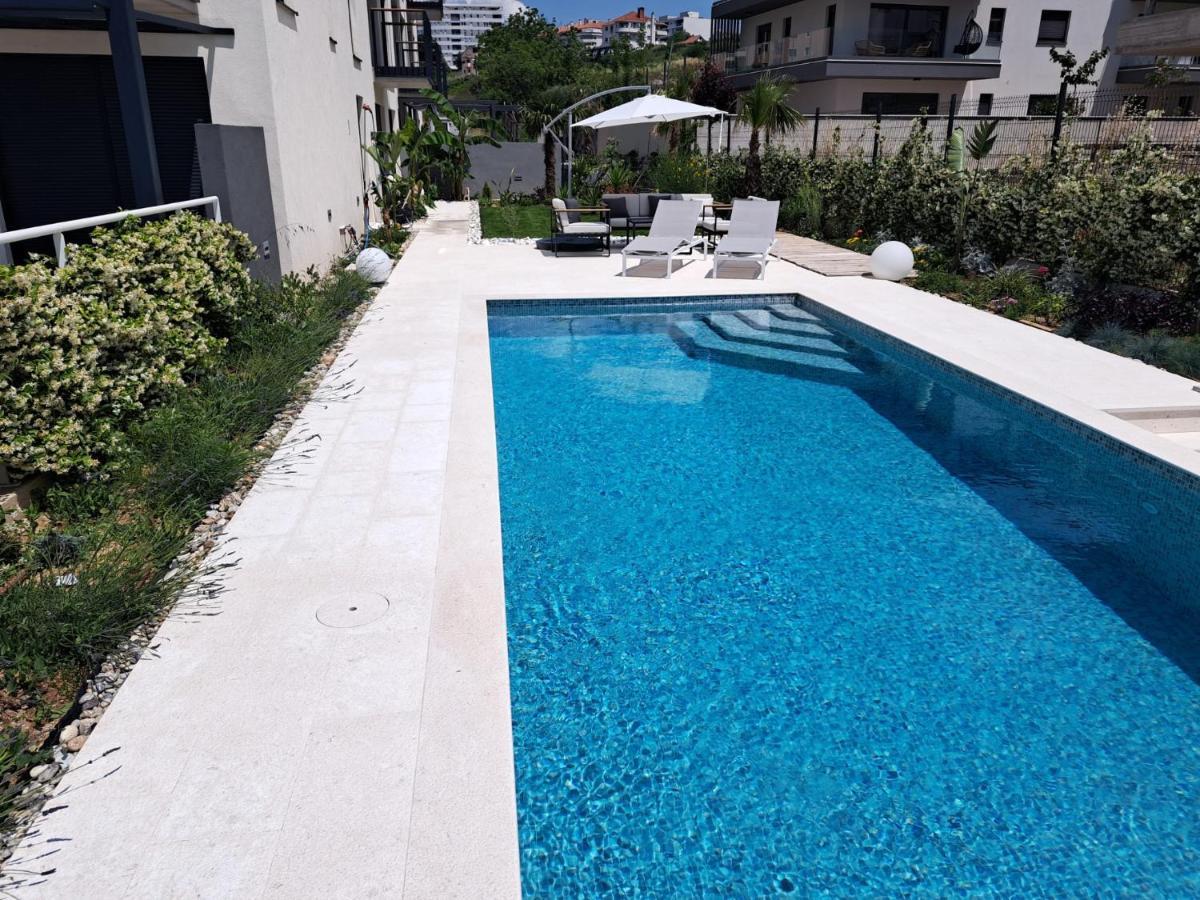 Apartment With Private Pool Split Exterior foto